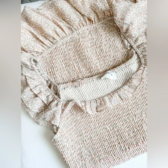 Storia Ditsy Smocked Floral Mini Dress - Picture 14 of 14